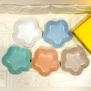 Le Creuset Mini Flower Plate Set